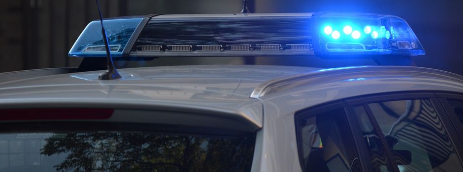 Täter brechen in Grundschule ein und entleeren Feuerlöscher auf Schulhof
