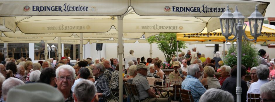 Senioren und Ehemalige feiern gemeinsam auf dem Beckenhof