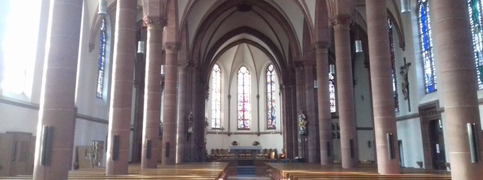 Missbrauchsvorwürfe: Grabplatte von Pfarrer aus Mainzer Kirche entfernt