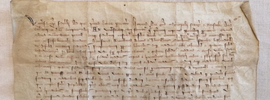 700 Jahre alte Urkunde im Archiv