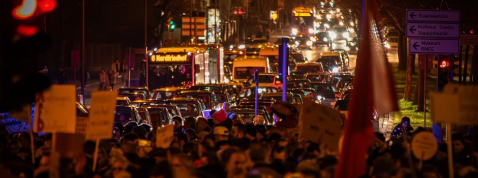 „Wir sind die Brandmauer“: Demo in Wiesbaden angekündigt