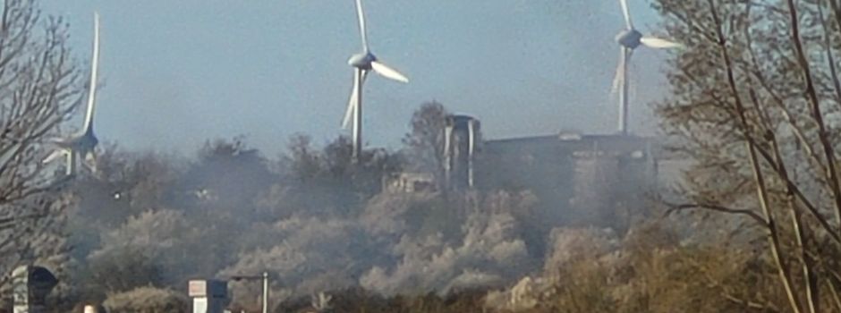 Brand auf Deponie - Einsatz läuft 