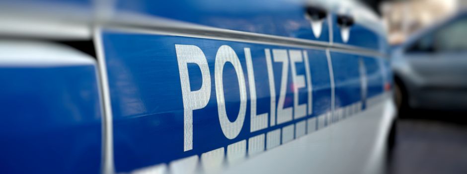 Vor Pkw auf Bürgersteig zur Seite gesprungen