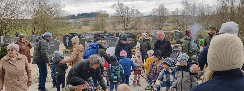 Osterfeuer und Kinderfreude in Unterdietfurt