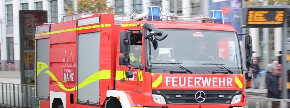 Feuer ausgebrochen: Nachbarn retten Familie mit Baby aus Wohnung