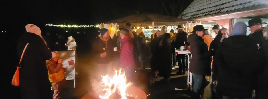 Weihnachtsmarkt auf dem Hof Südhoff spendet Erlös an Schulbau-Projekt und Aktion Lichtblicke