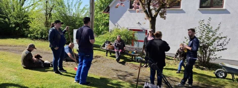 Pflege des Dorfplatzes Schmidthahn
