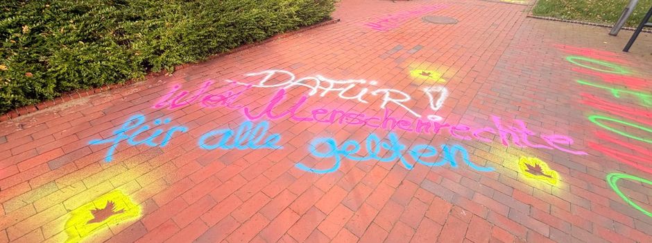 „DAFÜR!“ – Graffiti-Aktion setzt Zeichen für Vielfalt und Miteinander