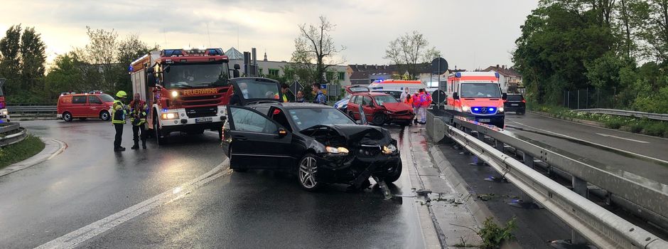 Drei Verletzte nach schwerem Verkehrsunfall