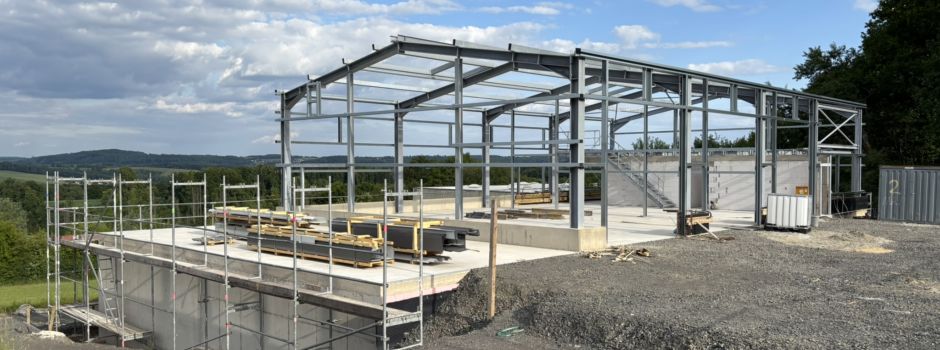 Stahlkonstruktion steht – Bauhof nimmt weiter Form an
