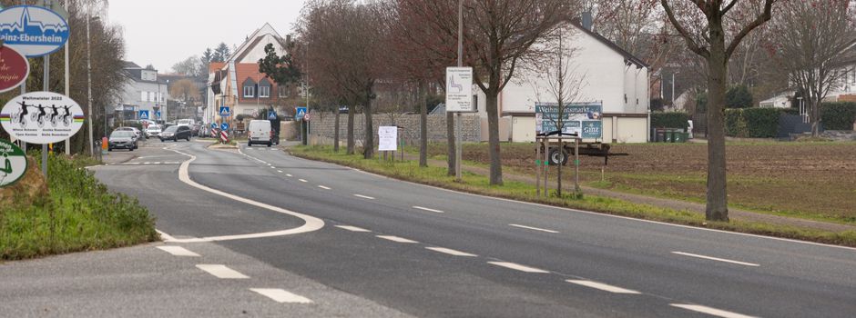 Unfall mit drei Autos auf L413 bei Mainz-Ebersheim