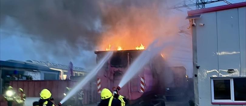 Großbrand auf Wormser Schrottplatz