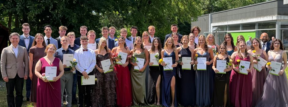 32 Abinauten heben ab: Von-Zumbusch-Gesamtschule entlässt ihren Abiturjahrgang 2026