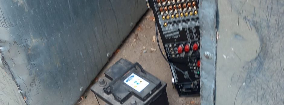 Autobatterie illegal entsorgt
