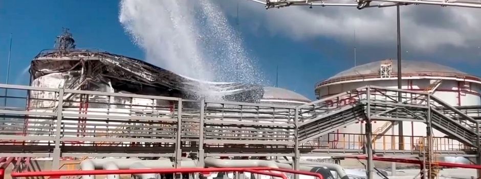 Ukraine attackiert Tanks mit Erdölprodukten – Großbrand