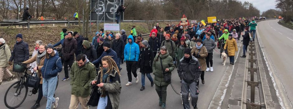 Demo auf A643: So läuft die Protestaktion auf der Autobahn