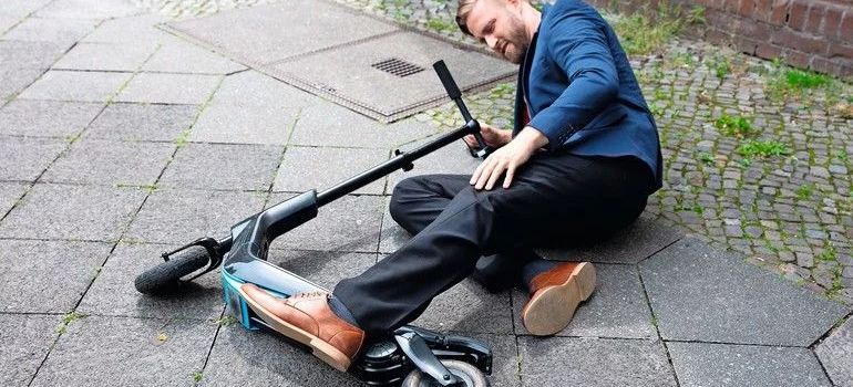 Dringender Appell an alle Eltern: Lebensgefahr und fehlender Schutz durch leichtsinnige E-Roller-Nutzung