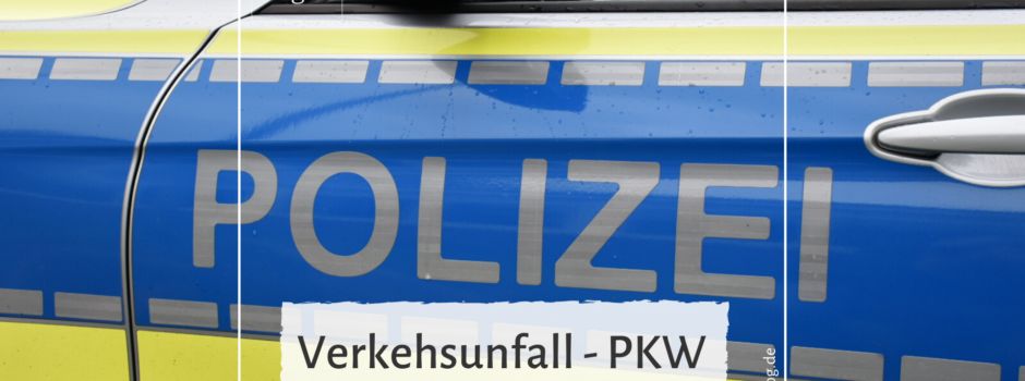 Verkehrsunfall - Pkw prallt gegen Baum