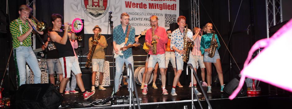 Stürmischer und feucht-fröhlicher „Kölscher Abend“ in Niederkassel