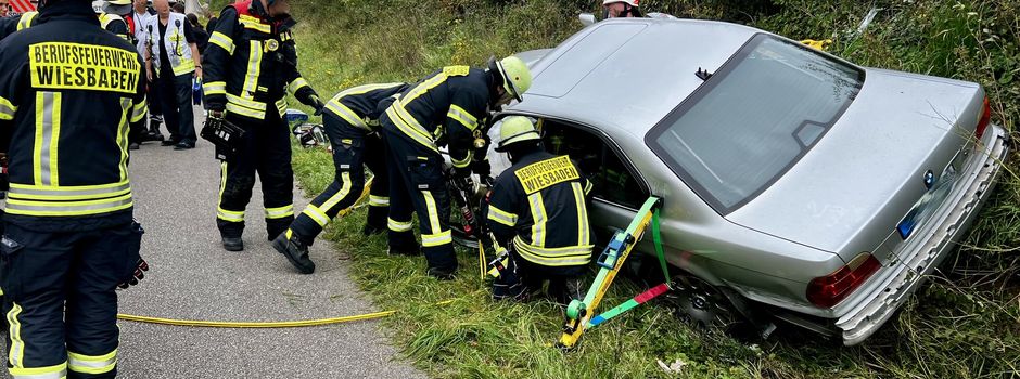 Schwerer Unfall auf A3 bei Wiesbaden: Zwei Personen in BMW eingeklemmt