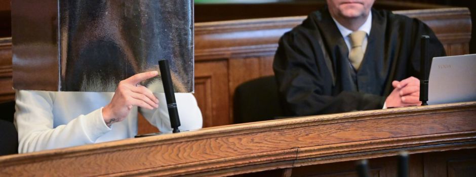 Silvesterrakete in Wohnung – Influencer schweigt vor Gericht