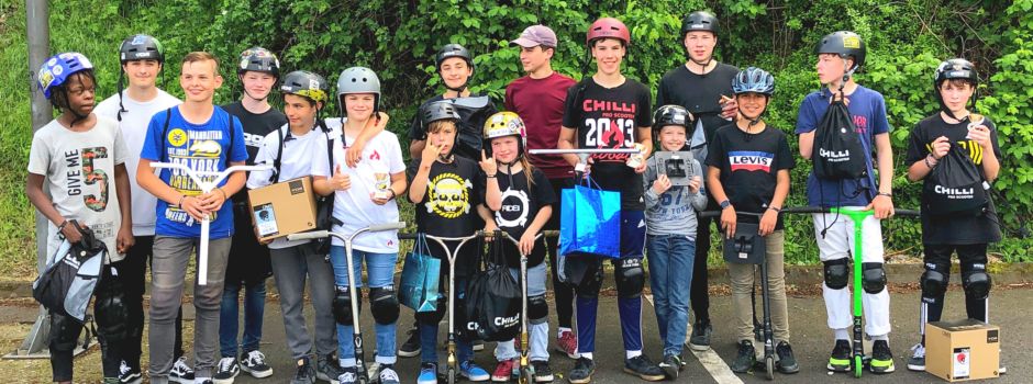 Gewagte Sprünge und Loopings begeistern beim Scooter Contest