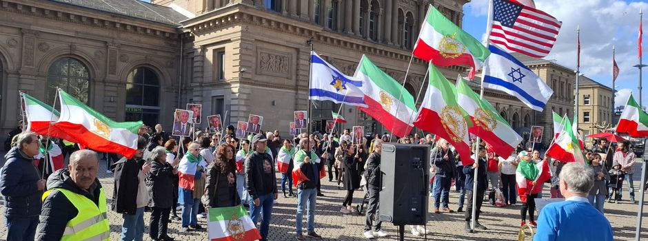 Iran-Demonstration am Mainzer Hauptbahnhof