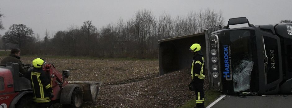 Greffener Str. Lkw kippt zur Seite - Straße für Bergung stundenlang gesperrt
