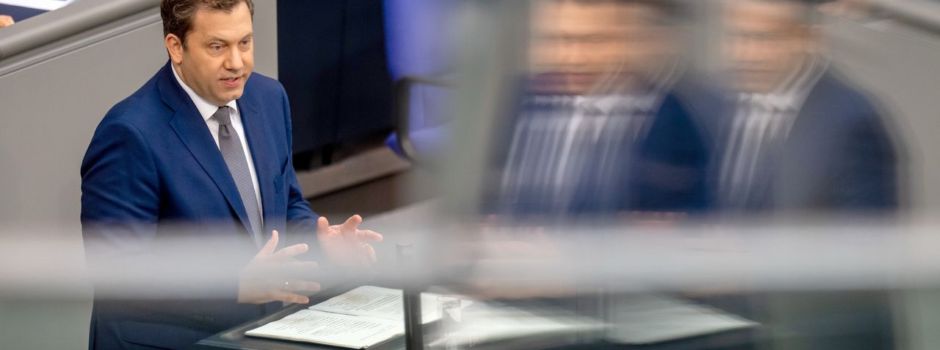 Klingbeil verspricht: Schlaglöcher weg, Bahn pünktlicher