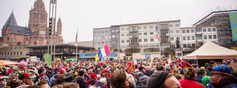 „Narren gegen Nazis“: Demonstration durch Mainzer Innenstadt