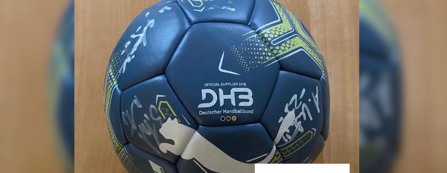 Mainzer Sportstiftung versteigert signierten WM-Ball