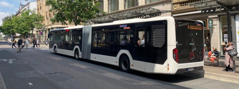 Jugendlicher schlägt in Wiesbaden auf zwei Frauen ein