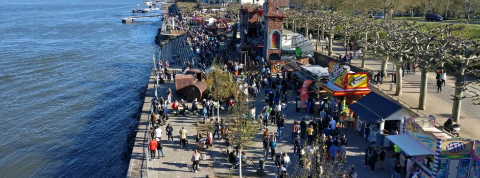 Rhein-Frühling: Einige der größten mobilen Fahrgeschäfte in Mainz vor Ort