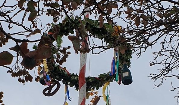 Kerb 2026: Festzelt steht, Baum aufgerichtet