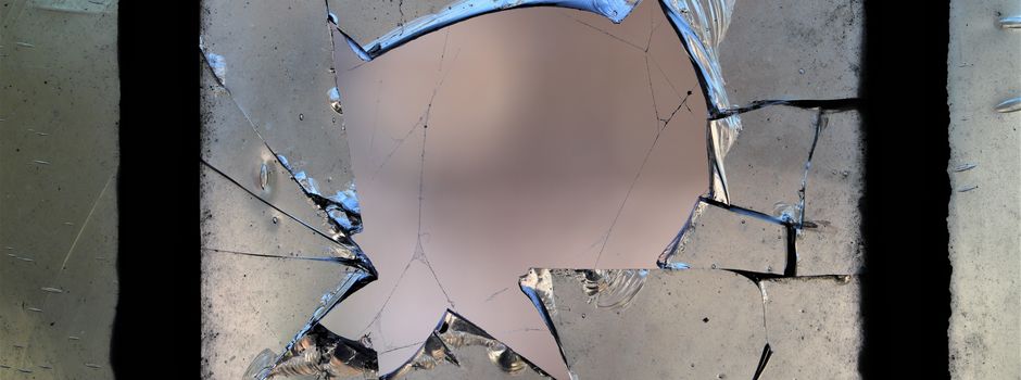 Pizzeria-Fenster eingeworfen, um einzubrechen: Festnahme in Wiesbaden