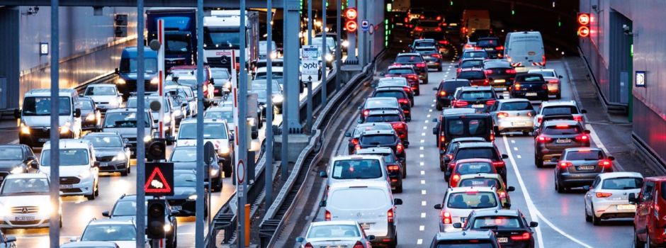 43 Stunden Stau: Warum Pendler immer länger warten müssen