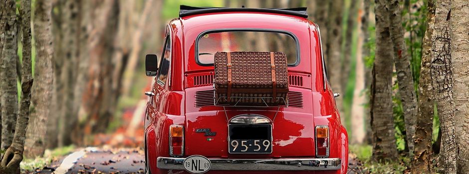 Abgestelltes Fahrzeug in Pesensricht