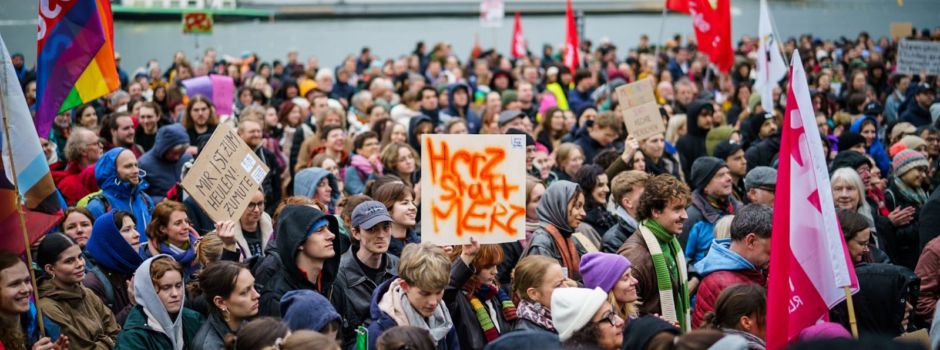 Rund 4000 Menschen demonstrieren in Mainz vor CDU-Parteizentrale