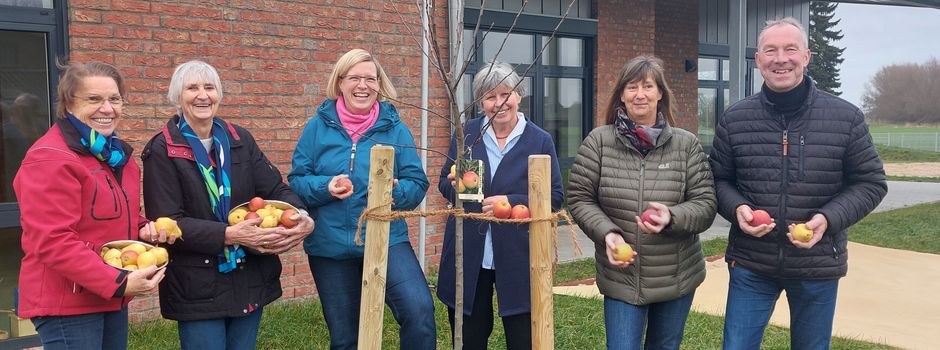 Landfrauen Krempermarsch spenden Obstbäume für die Kita Blomesche Wildnis
