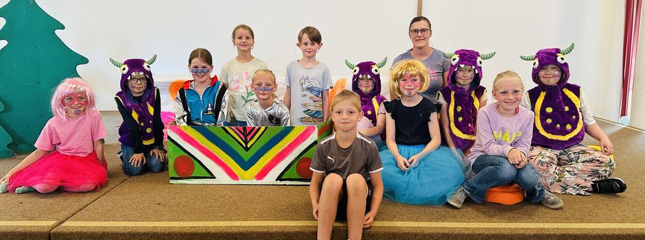 Theater-AG der Josefschule präsentiert Theaterstück: „Das glaubt uns doch eh keiner“
