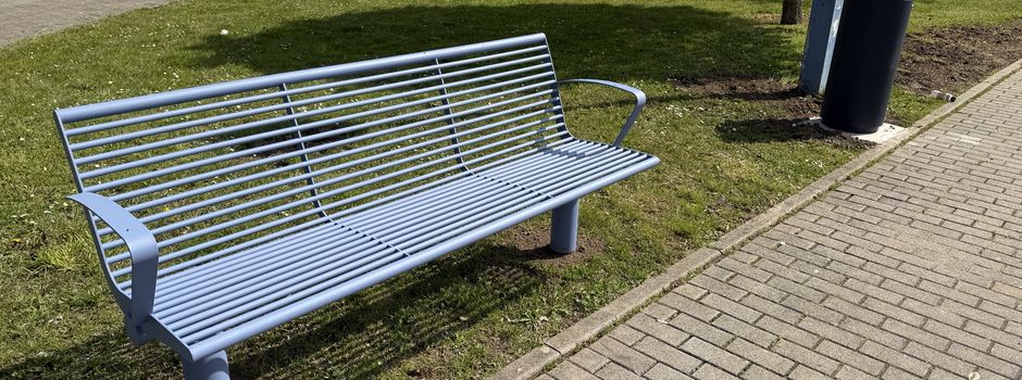 Neue Bänke und Hüpfspiele