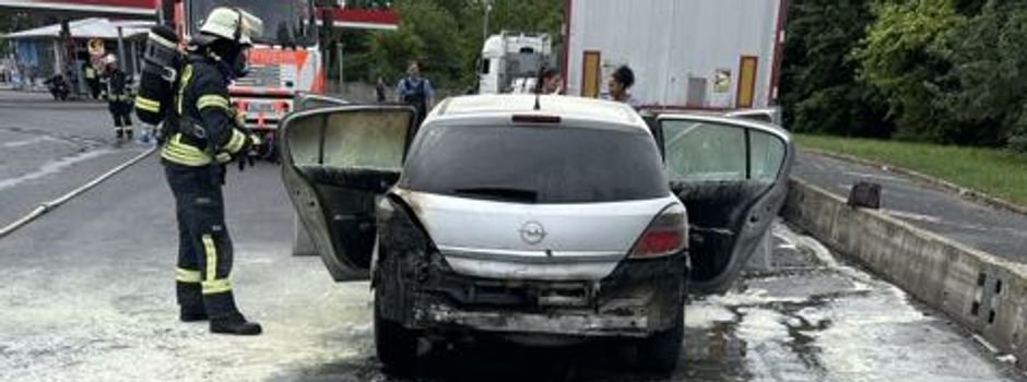 Mutter rettet sich und ihre Kinder aus brennendem Auto auf der A3