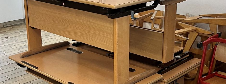 Tische und Stühle abzugeben