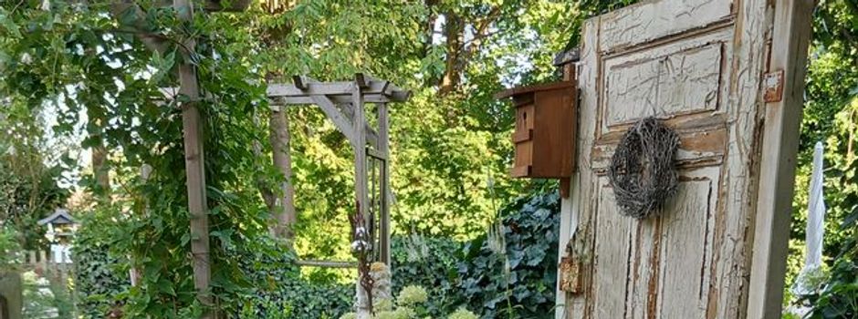Cottage-Garten mit Shabby Chic