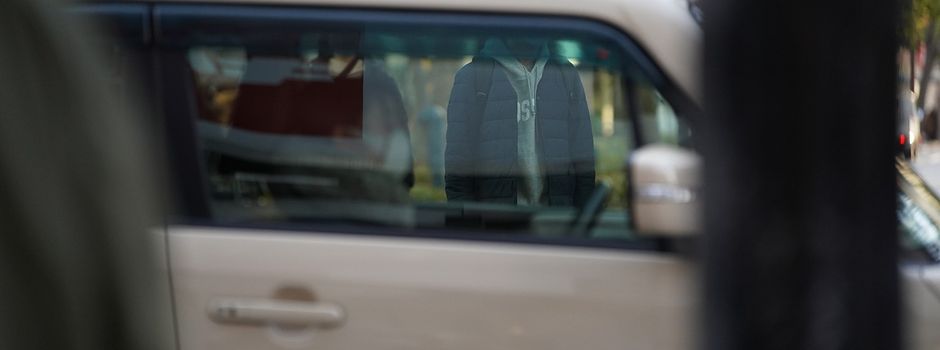 Wiesbadener Röntgenstraße: Mann masturbiert in SUV