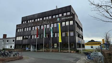 Solidarität mit der Ukraine: Rathaus Herzebrock-Clarholz zeigt Flagge