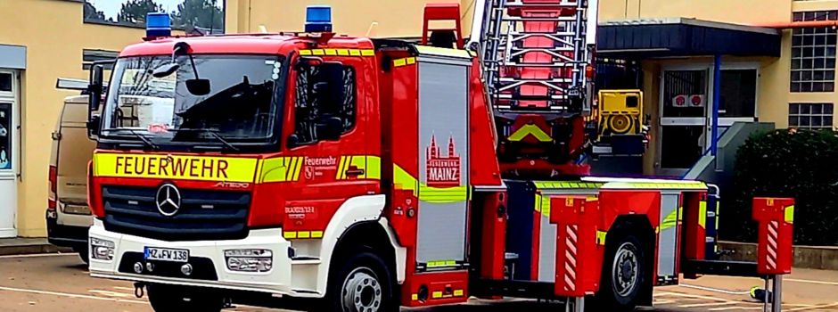 Feuer in mehreren Mainzer Häusern am Abend