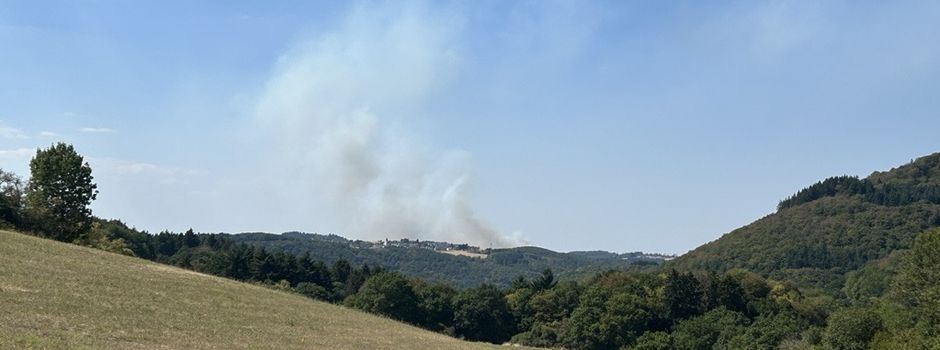 Waldbrand im Kreis Mayen-Koblenz: Warnung vor massiver Rauchentwicklung