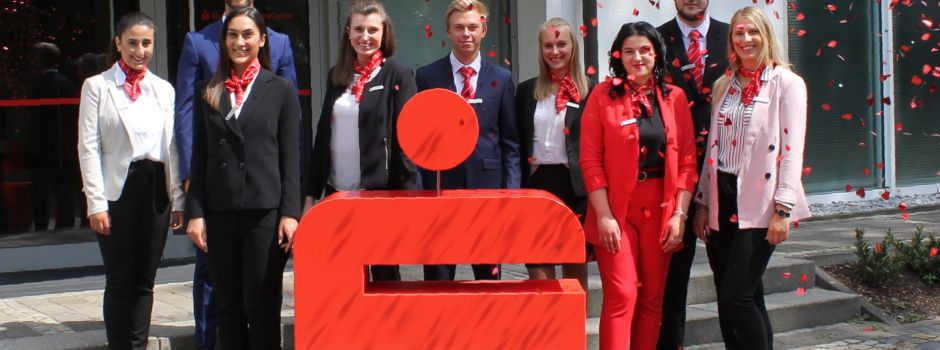 Anzeige: Kreissparkasse Wiedenbrück startet mit 9 neuen Auszubildenden
