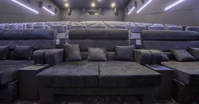 Mainzer Kino bald mit Sofas und Luxusliegen